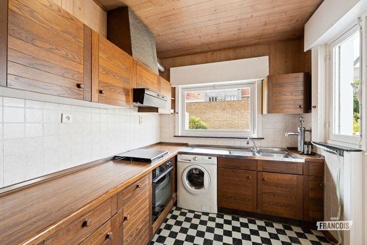 Property for renovation with 3 bedrooms and plenty of poten…
