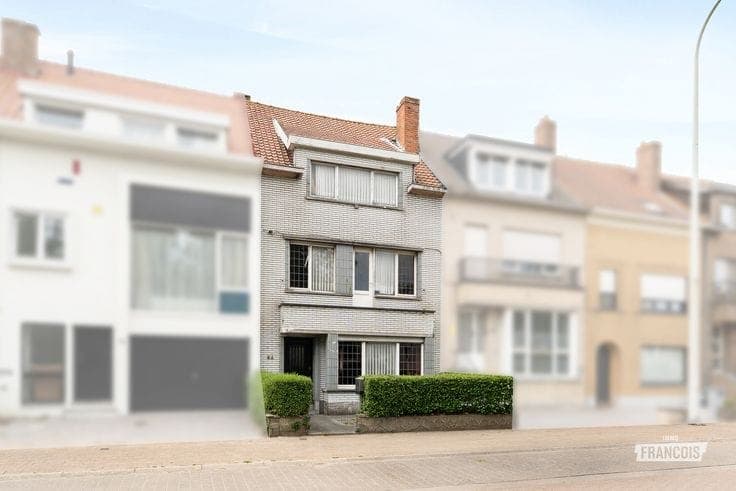 Property for renovation with 3 bedrooms and plenty of poten…