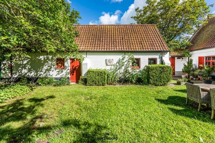 A charming farmhouse with panoramic views of the polder