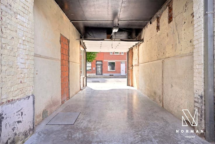 Multifunctioneel gebouw (wonen - werken - opslag) op commer