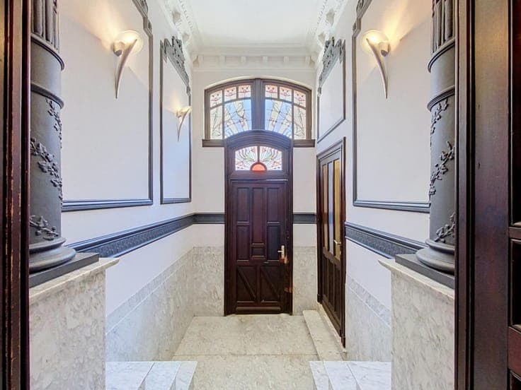 Ambiorix Square and Jambline de Meux Square / Manor house "a