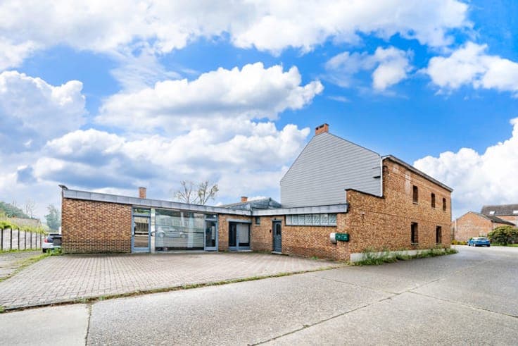 maison et deux apparts attenant loué à 1150 €/mois