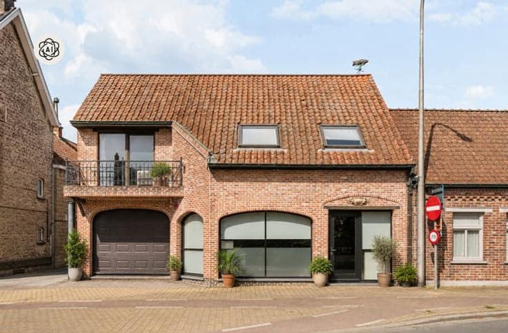 House with commercial space in central Berchem-Kluisbergen