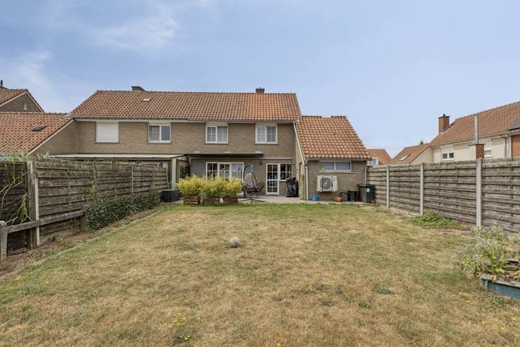 Semi-detached house in a quiet street in Mater (Oudenaarde)