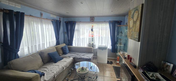 Lovely bungalow sold furnished