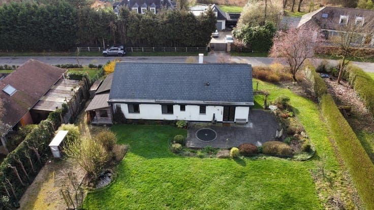 Belle villa avec garage, terrasse et jardin dans le "1815"