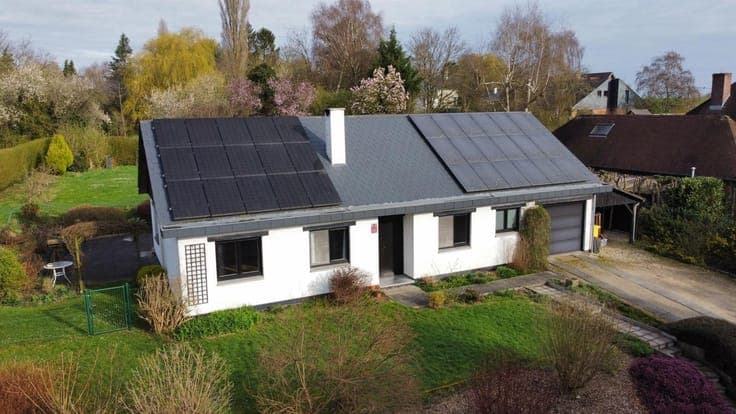 Belle villa avec garage, terrasse et jardin dans le "1815"