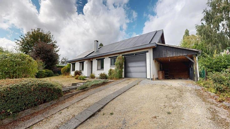 Belle villa avec garage, terrasse et jardin dans le "1815"