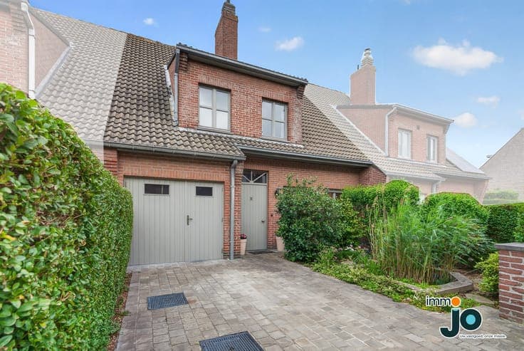 Move-in-ready 3-bedroom family home with an indoor garage...