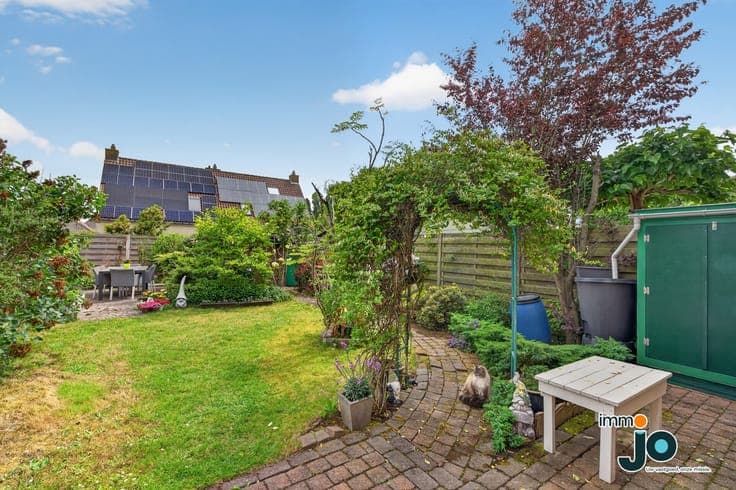 Move-in-ready 3-bedroom family home with an indoor garage...