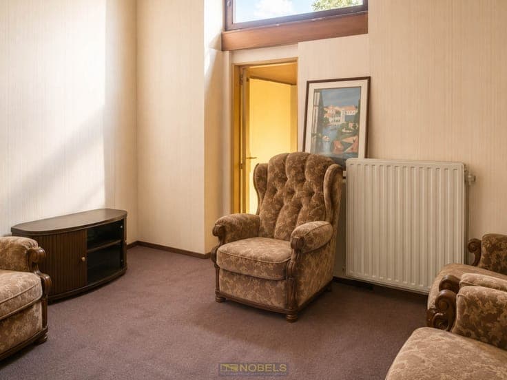 Te koop, grote burgerwoning met ruim leefvolume in centru...