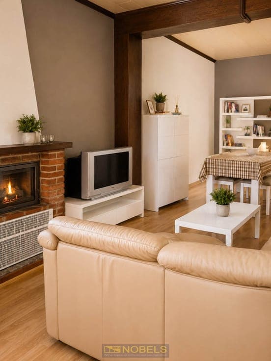 Te koop, grote burgerwoning met ruim leefvolume in centru...