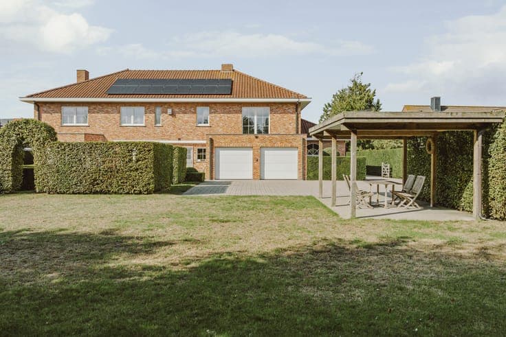 Spacious doctor’s residence brimming with countryside charm