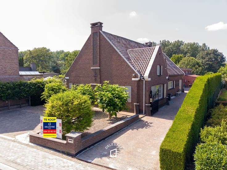 Unieke eigendom met villa, zalige tuin, werkplaats en tal...