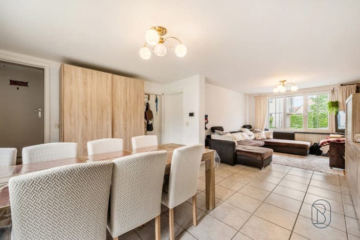 Spacious 6-bedroom house with garage and garden in Wielsbeke