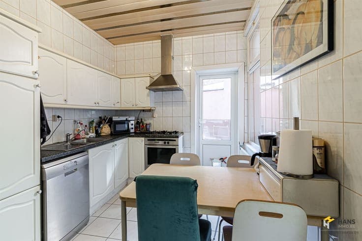 Centrally located house (125 sqm) with 3 bedrooms and 2 outd