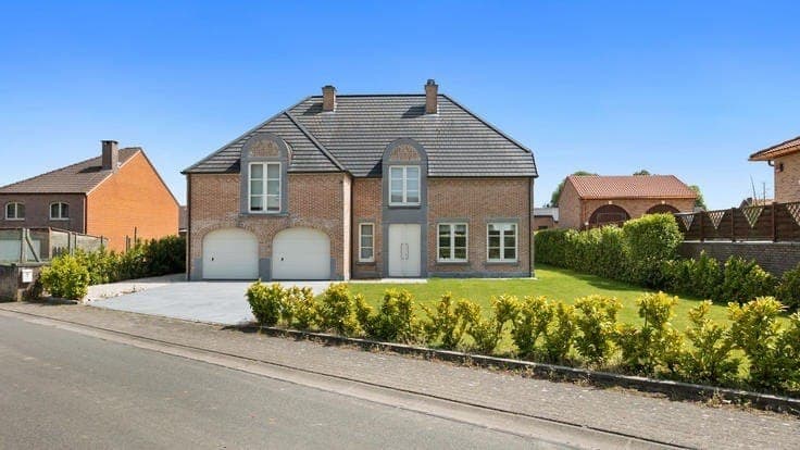 EXCLUSIEVE VILLA MET VERWARMD ZWEMBAD EN DUBBELE GARAGE I...