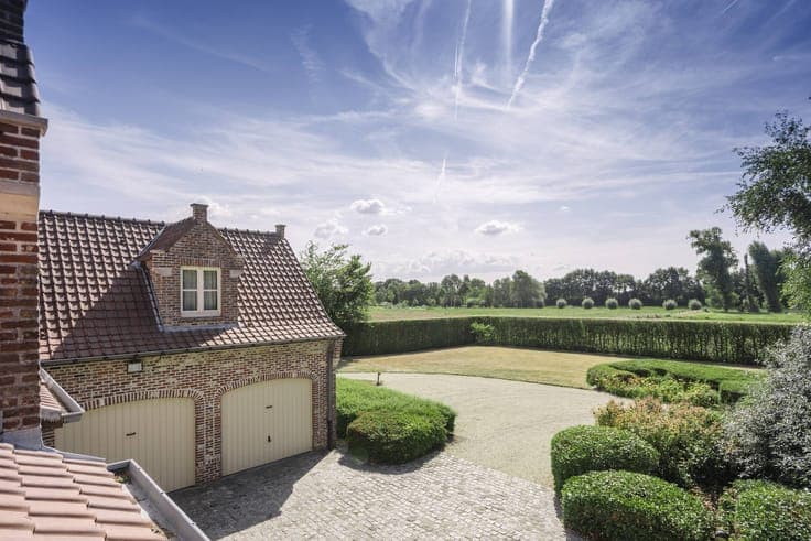 Exclusive villa on an idyllic plot of 8,553m² in Deinze