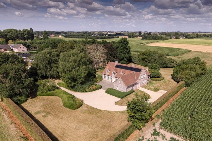 Exclusive villa on an idyllic plot of 8,553m² in Deinze