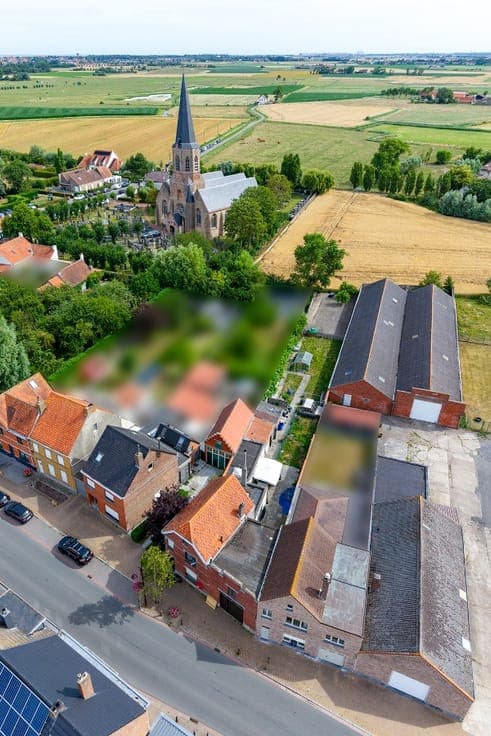 Charming property with spacious garage in Klemskerke