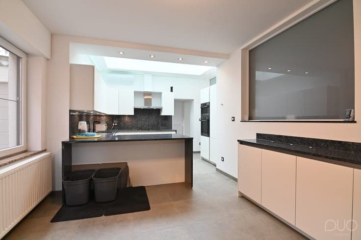 Kwalitatief gerenoveerde gezinswoning met 4 slaapkamers i...