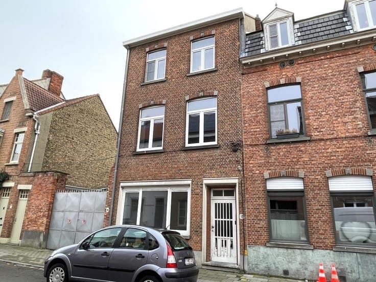 Grote woning vlakbij de Ezelpoort gelegen