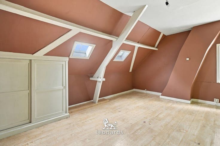 Property to renovate with spacious garden in Deerlijk