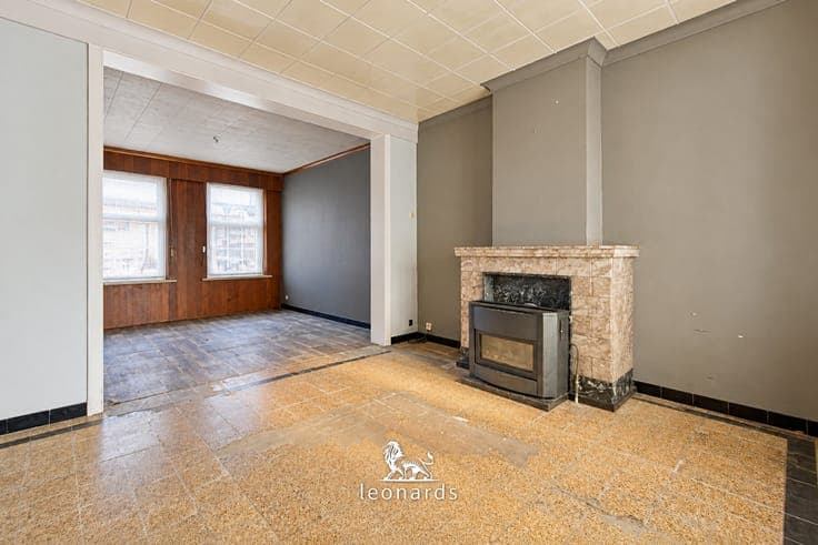 Property to renovate with spacious garden in Deerlijk