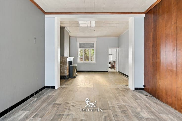 Property to renovate with spacious garden in Deerlijk