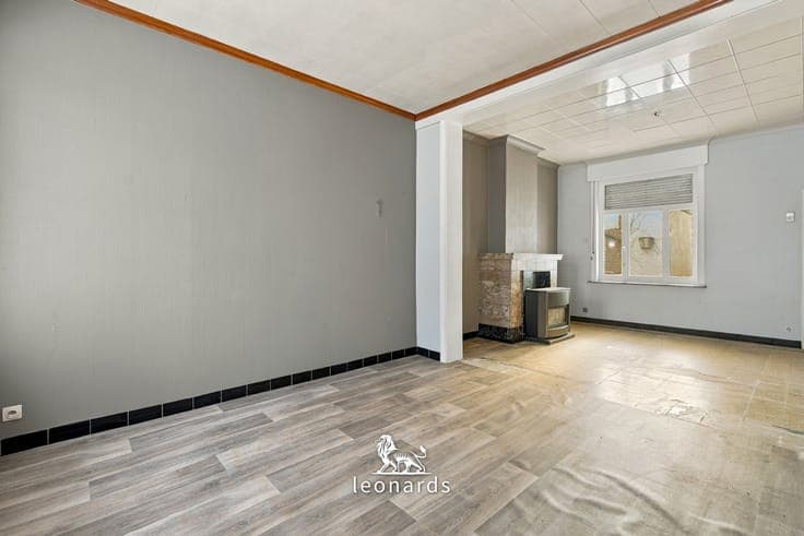 Property to renovate with spacious garden in Deerlijk