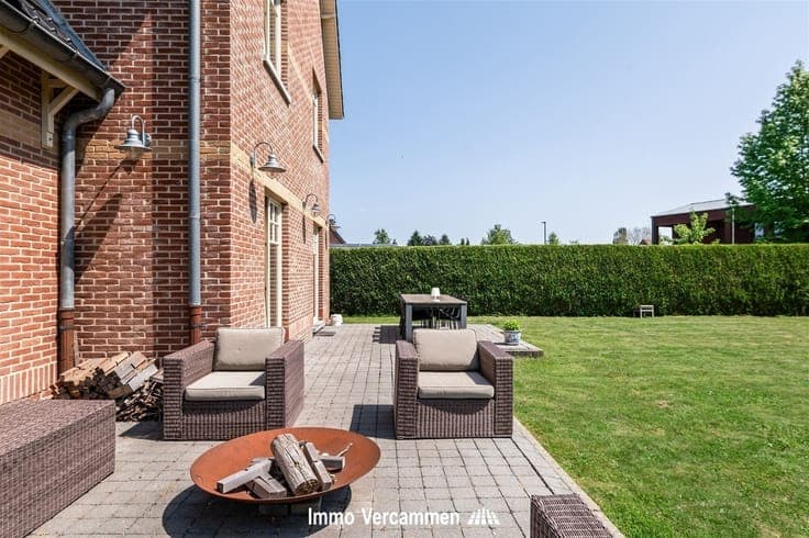 Elegante herenwoning met 4 slaapkamers, ruime zolder en zonn