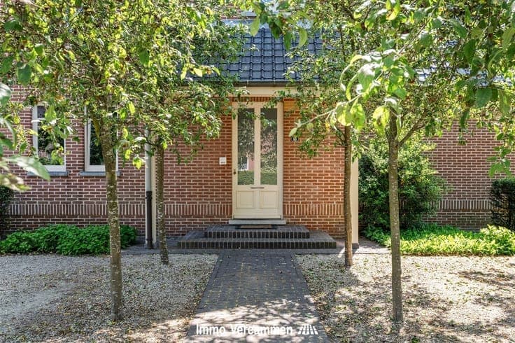 Elegante herenwoning met 4 slaapkamers, ruime zolder en zonn