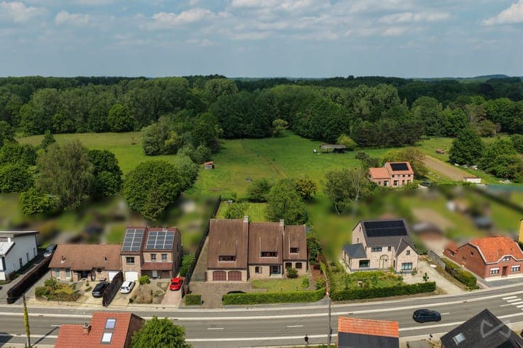 An exceptionally spacious property with space for a self-con
