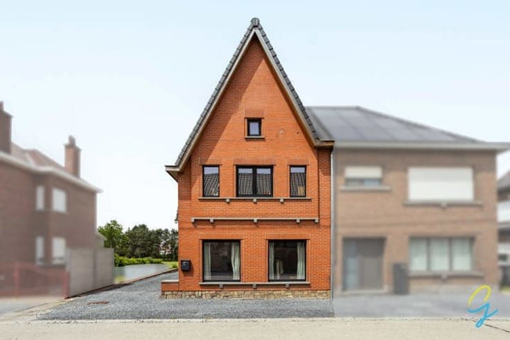 Renovated semi-detached houses with views of green spaces