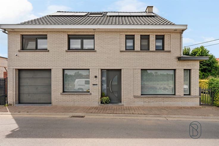 Recently renovated family home with 4 bedrooms, a garage, an