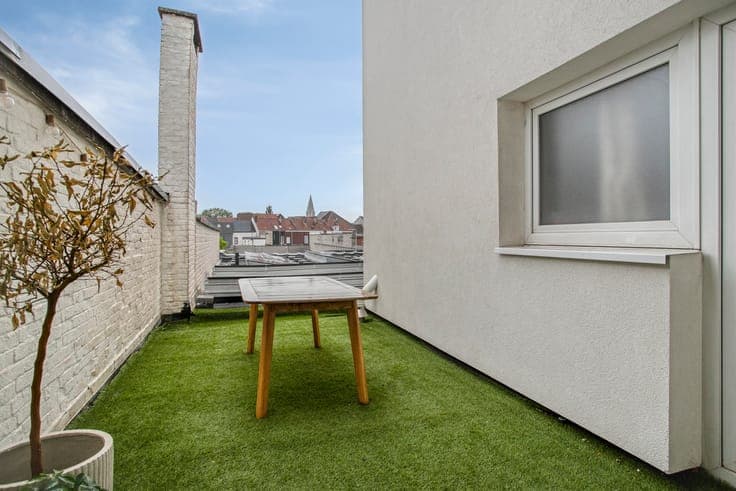 Unique property with warehouse and 2 renovated apartments