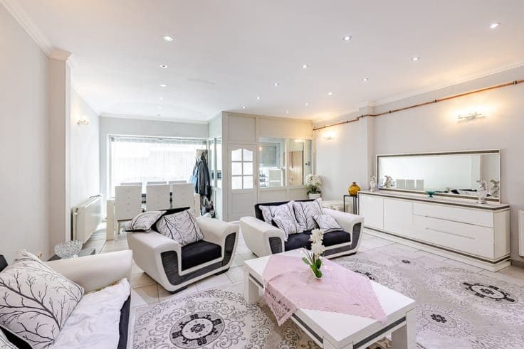 Ruime stadswoning met 3 slaapkamers, 2 keukens, 2 badkamers