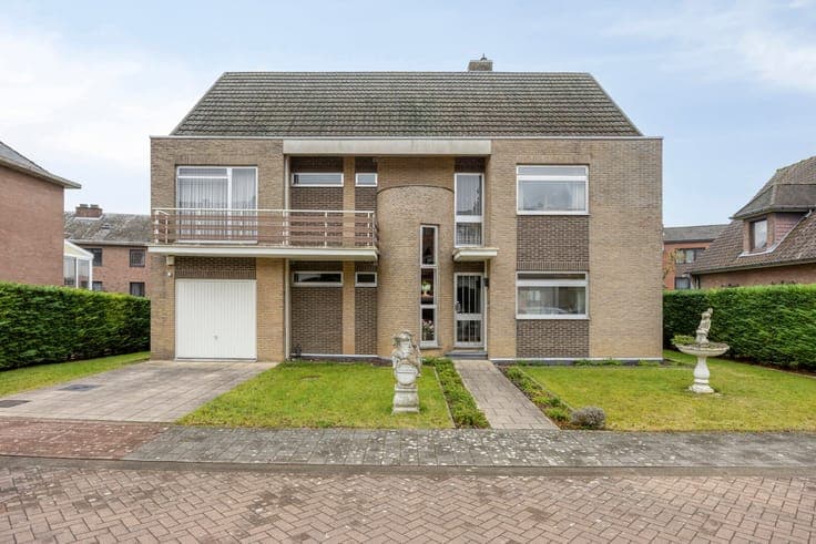 Spacious Family Home with Multi-Generation Potential
