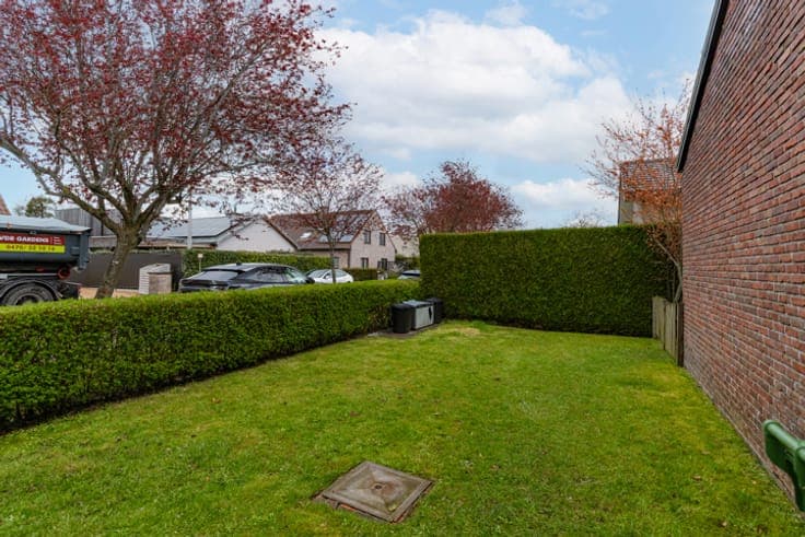 Move-in-ready home with garden, garage and great potential!
