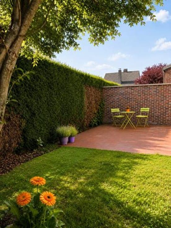 Move-in-ready home with garden, garage and great potential!
