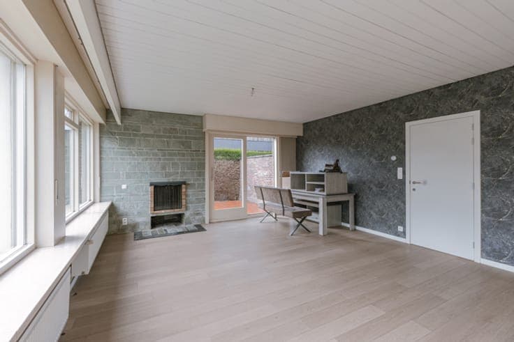 Move-in-ready home with garden, garage and great potential!