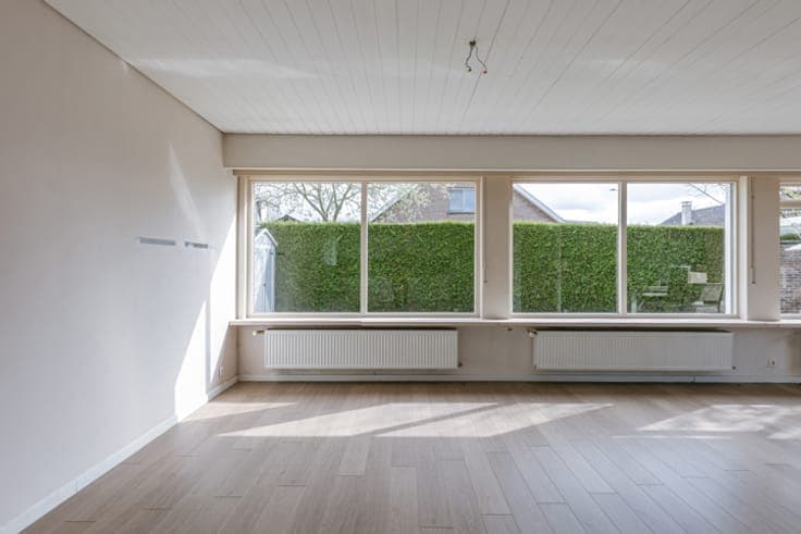Move-in-ready home with garden, garage and great potential!