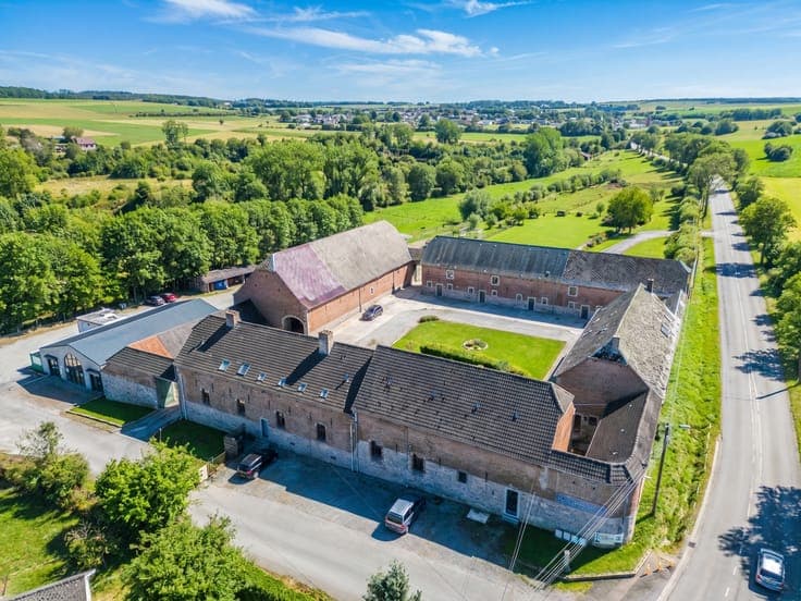 Characterful real estate estate set on 5 hectares of land