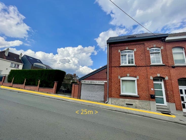 Beautifully renovated townhouse with garage and garden