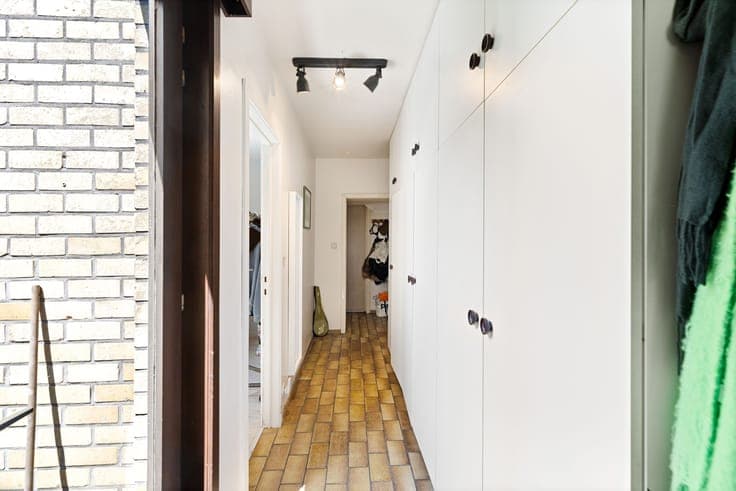 Opbrengsteigendom met 3 appartementen en 2 garages op top...