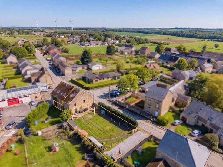 Located in the village of Maillen, between Namur and Ciney