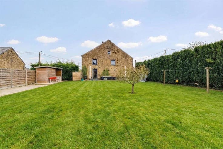 Located in the village of Maillen, between Namur and Ciney