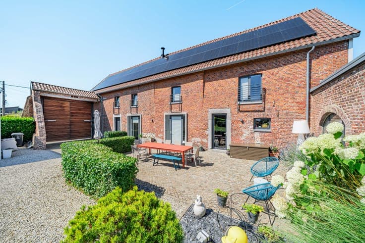 Exceptional property - Renovated farm with meadow of +- 11,0