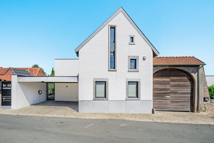 Exceptional property - Renovated farm with meadow of +- 11,0