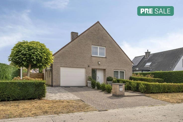 Detached, contemporary house with 5 bedrooms in Maldegem